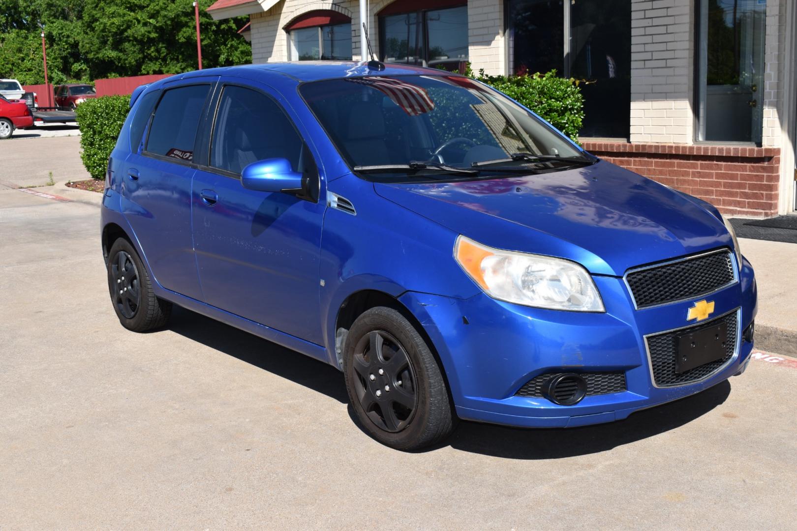 2009 Blue /Gray Chevrolet Aveo5 (KL1TD66E49B) with an 4.1.6L engine, 4 SPEED AUTOMATIC transmission, located at 5925 E. BELKNAP ST., HALTOM CITY, TX, 76117, (817) 834-4222, 32.803799, -97.259003 - Buying a 2009 Chevrolet Aveo5 LS can offer several benefits: Affordability: As a compact car from over a decade ago, the Aveo5 LS is likely to be quite affordable, making it an attractive option for budget-conscious buyers. Fuel Efficiency: The Aveo5 LS is known for its good fuel economy, which - Photo#5